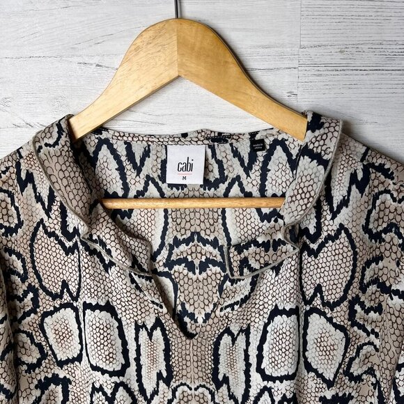 Cabi Blouse Womens Size Medium Serpentine Snake Print Ruffle Collar City Top - Picture 7 of 15